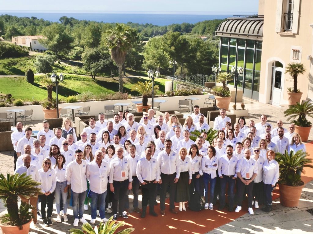 photo-groupe-convention-piscines-ibiza-2025 Convention Nationale Piscines Ibiza 2025 en Provence